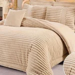 سرویس روتختی مدل مخمل ترک کرکره ای کد AJ 4236 دو نفره 8 تکه